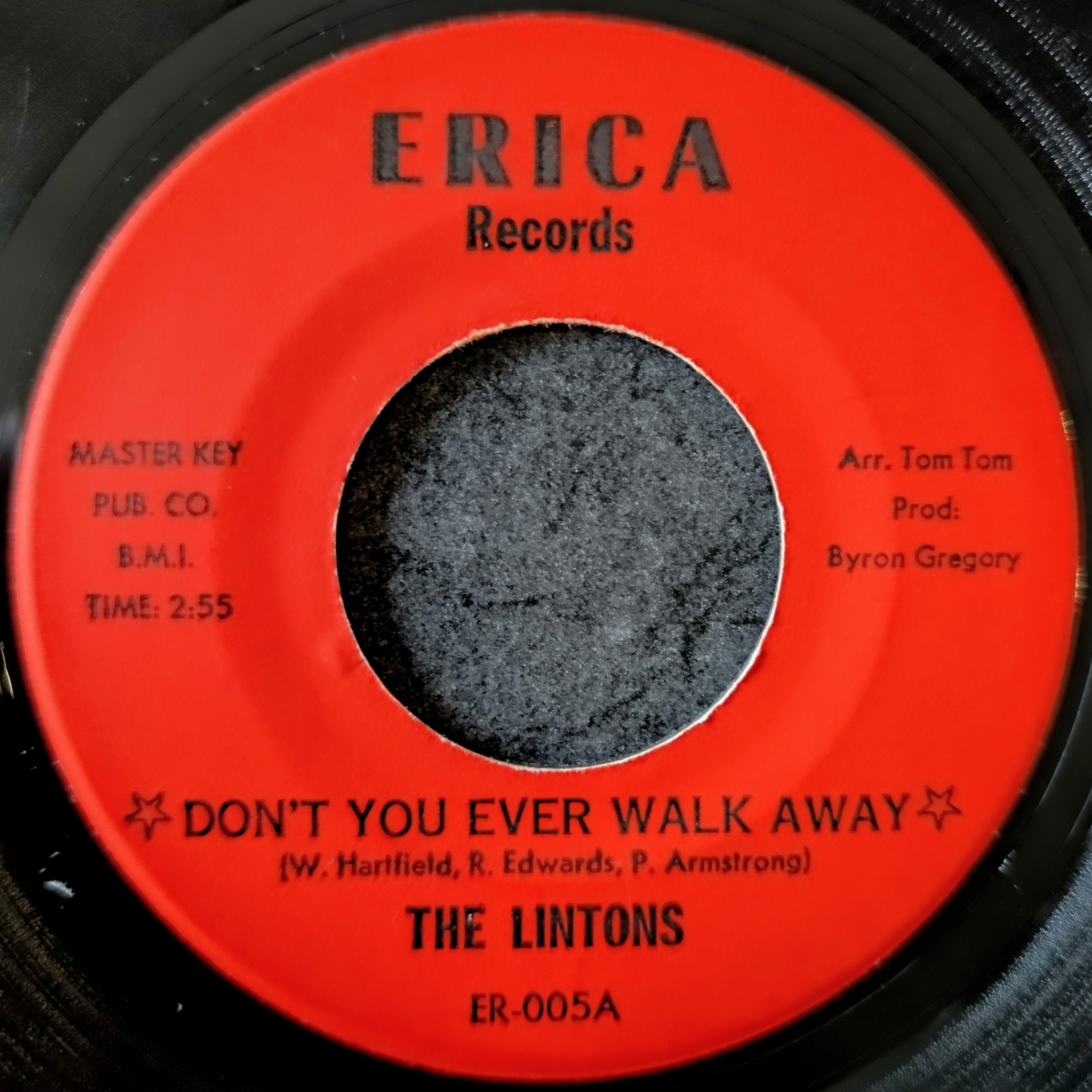 The lintons-Don't you ever walk away/Lost love