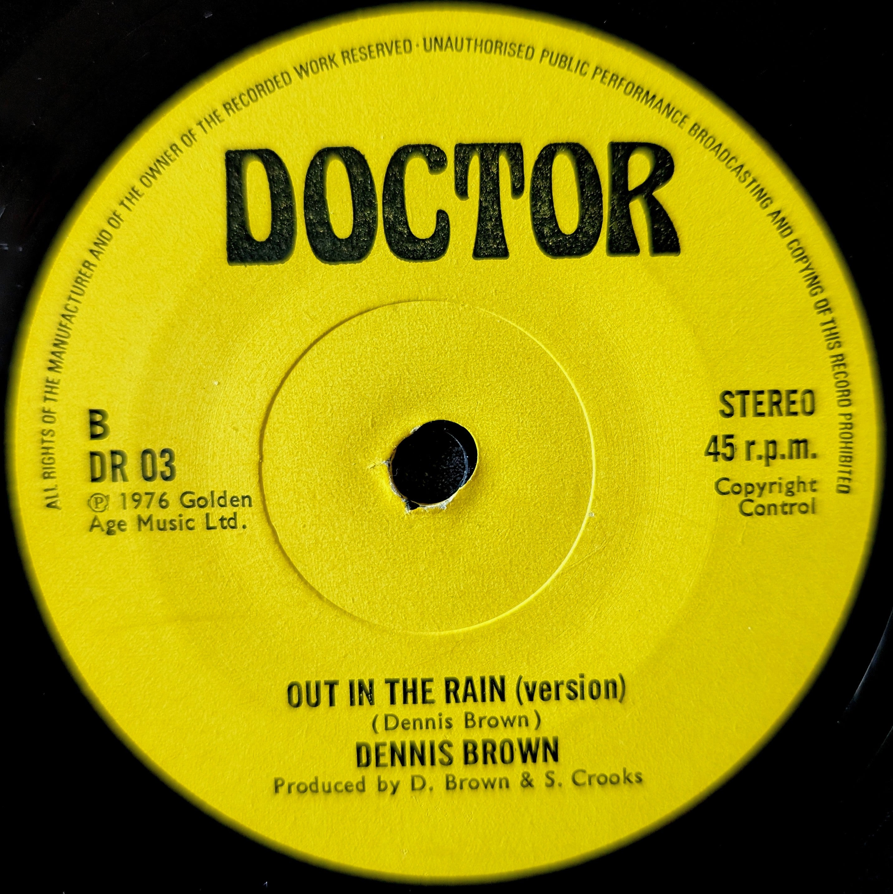 Dennis Brown-Out in the rain/Version