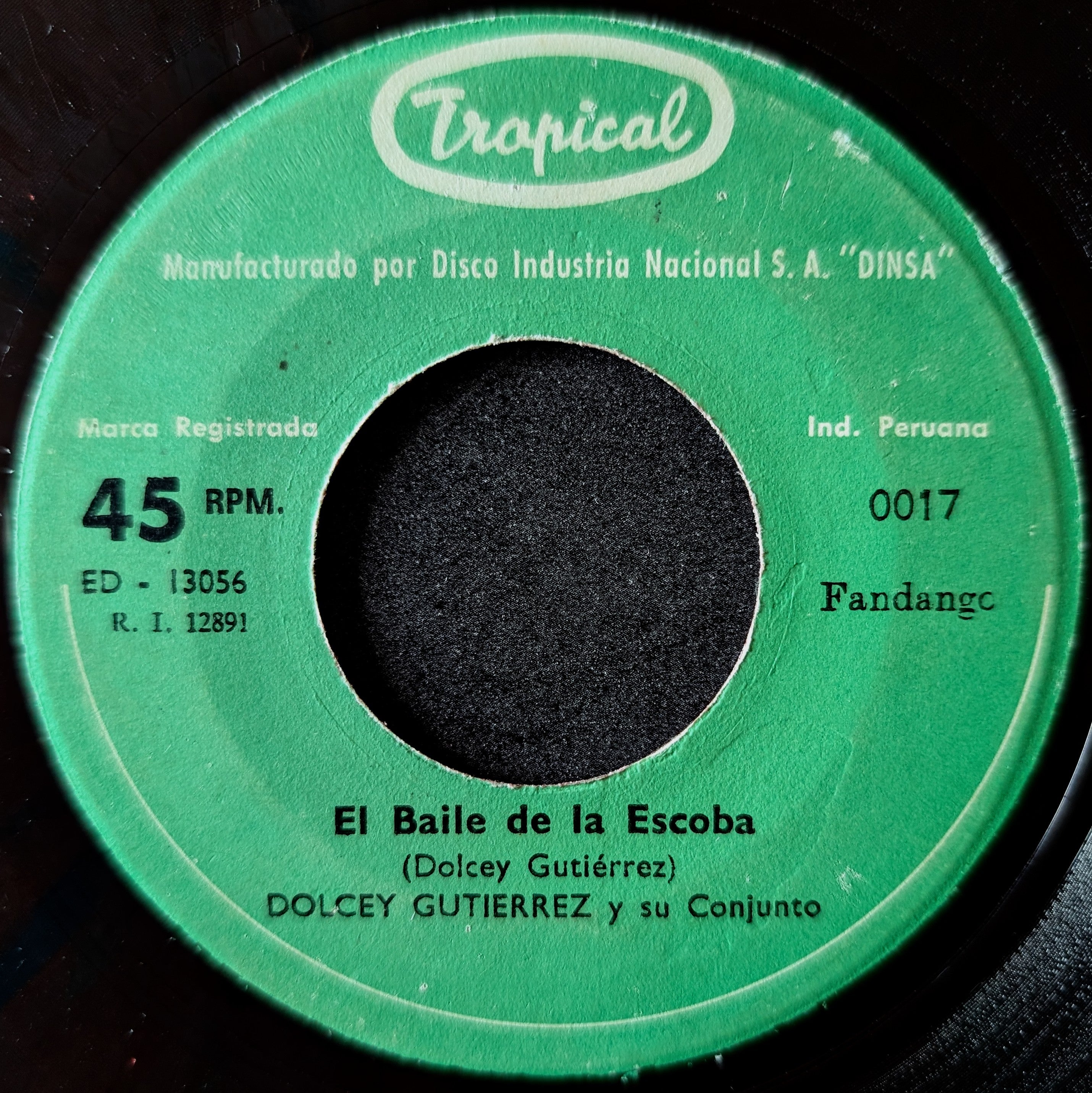 Dolcey Gutierrez y Su conjunto-Cumbia Triste/El baile de la escoba