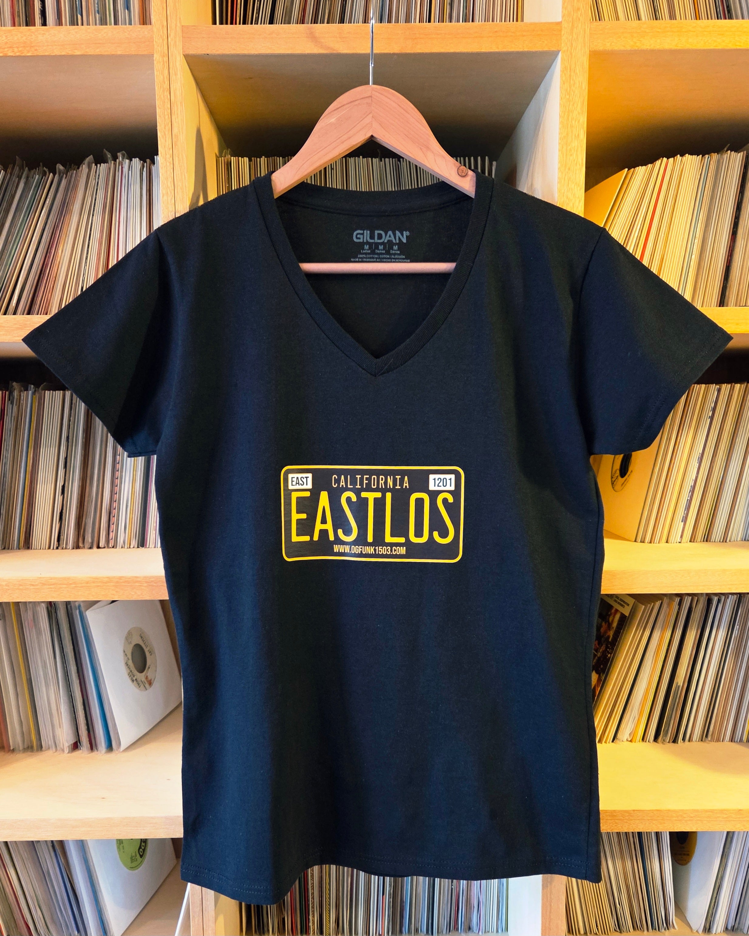 「EAST LOS レディース Tシャツ 正面 ロゴプリント」
