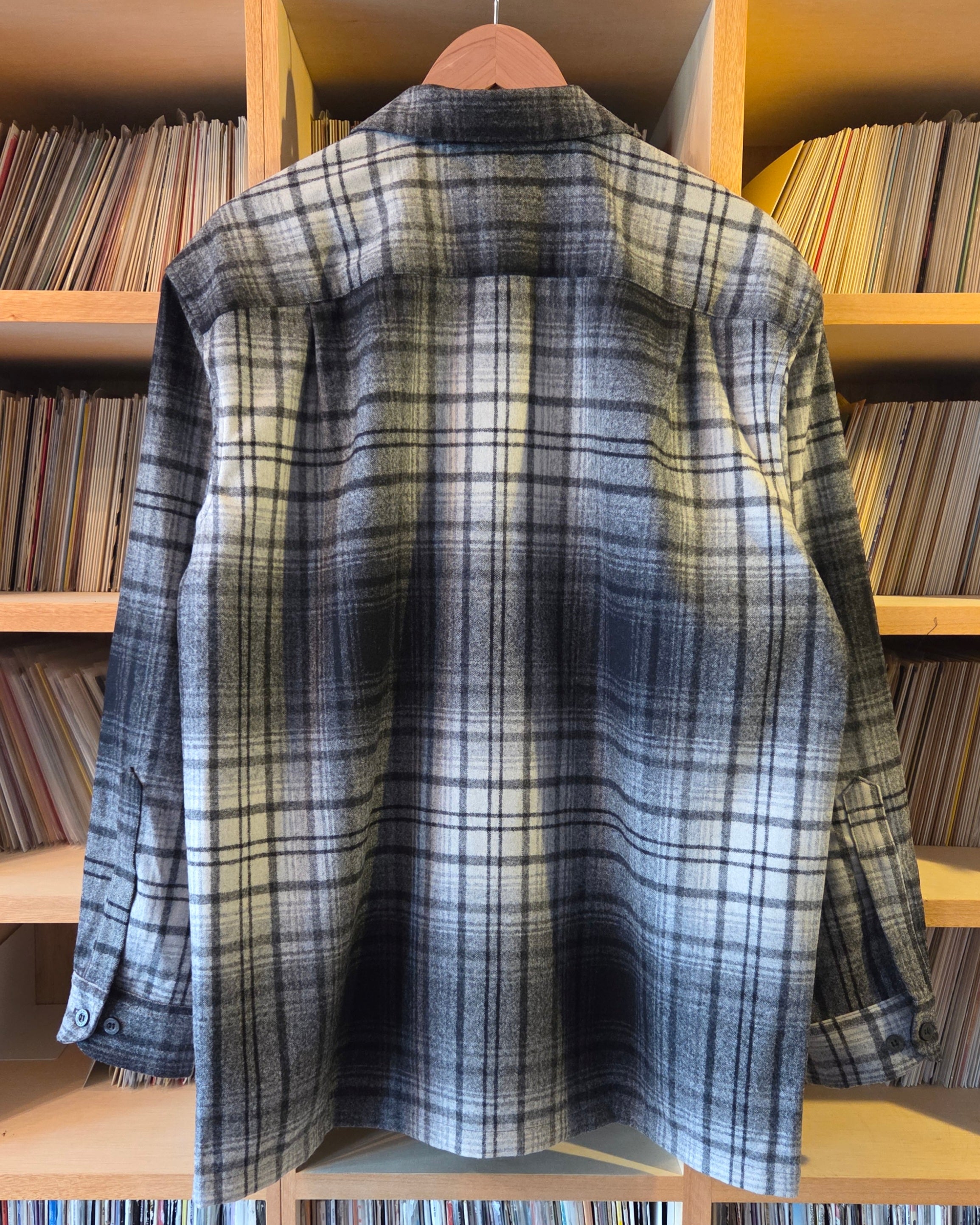 「Pendleton ボードシャツ バックビュー」
