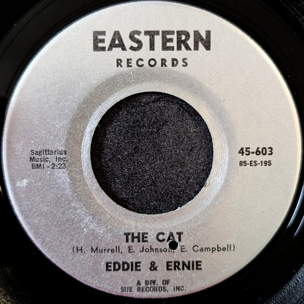 Eddie & Ernie-Turn here/The cat