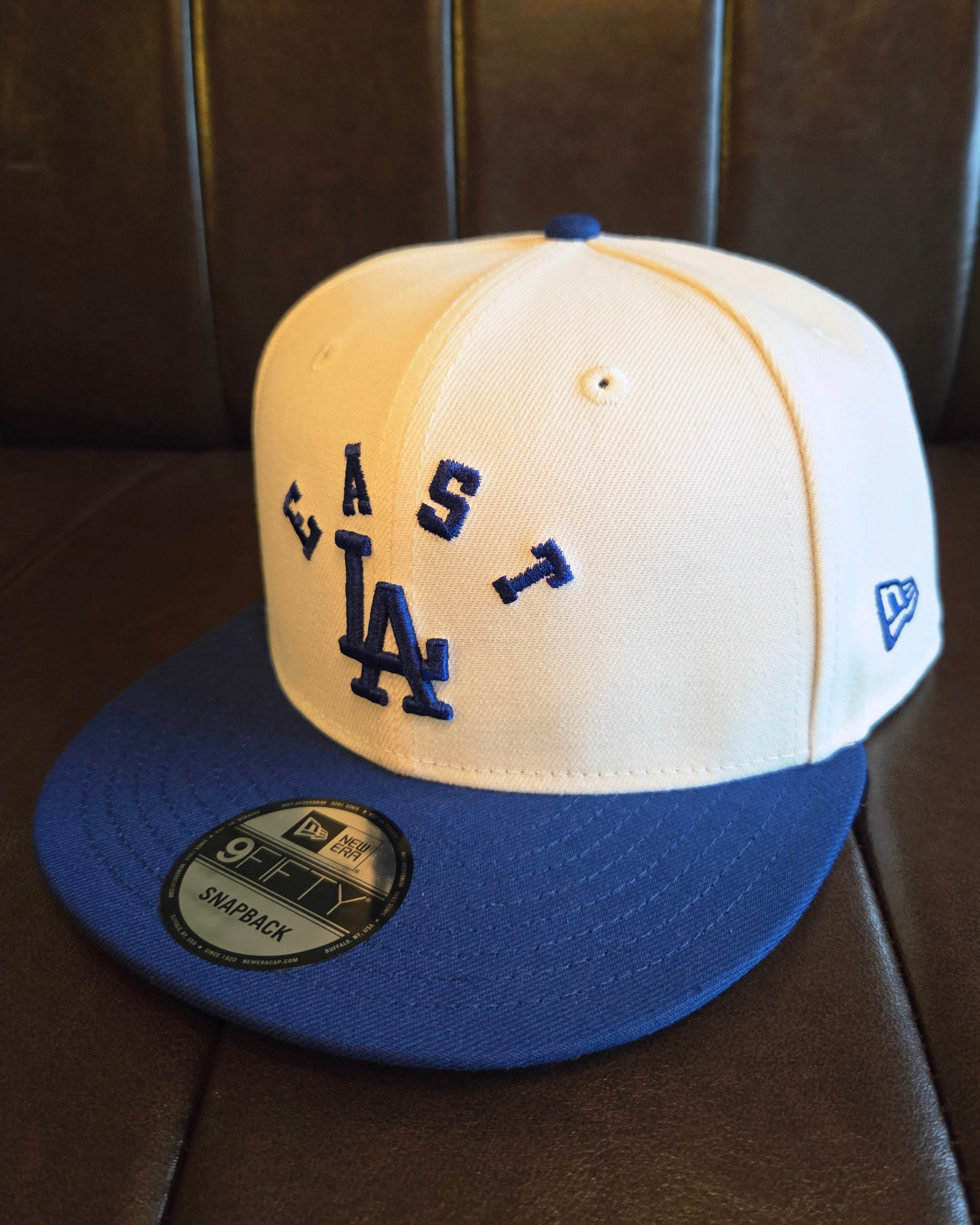 「East LA Dodgers スナップバックキャップ サイドビュー ロイヤルブルー」
